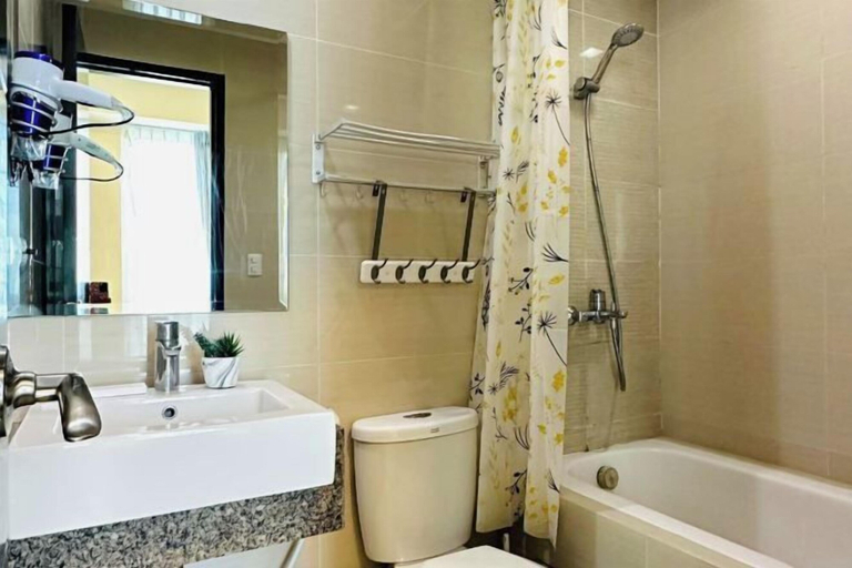 Bathroom 3, One Pacific Place by Hiverooms, Lapu-Lapu City