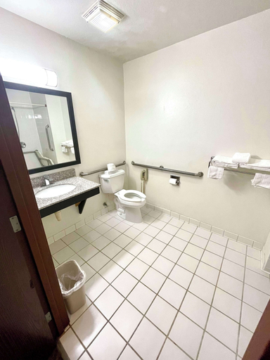 Bathroom 5, SureStay by Best Western Prince Frederick, Calvert