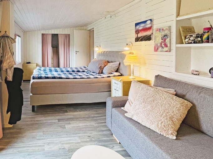 Room 2, 4 Star Holiday Home in Kallekarr, Tjörn