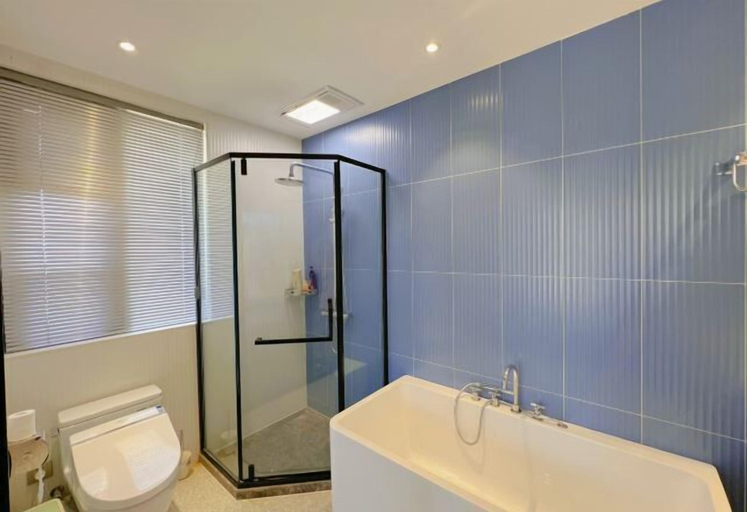 Bathroom 13