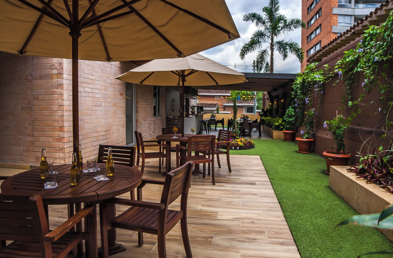 Food & Drinks 5, Hotel Lomas 10, Medellín