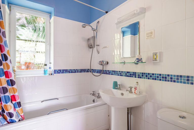 Bathroom 3, Ingleside, Devon