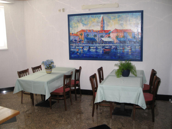 Food & Drinks 5, Apartments Darija Supetar, Supetar