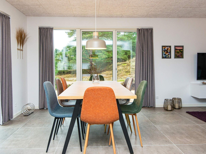 Dining 3, 5 Star Holiday Home in Romo, Tønder