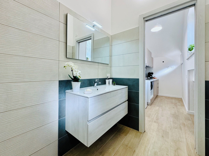 Bathroom 4, YourHome - La Casa di Ninì, Napoli