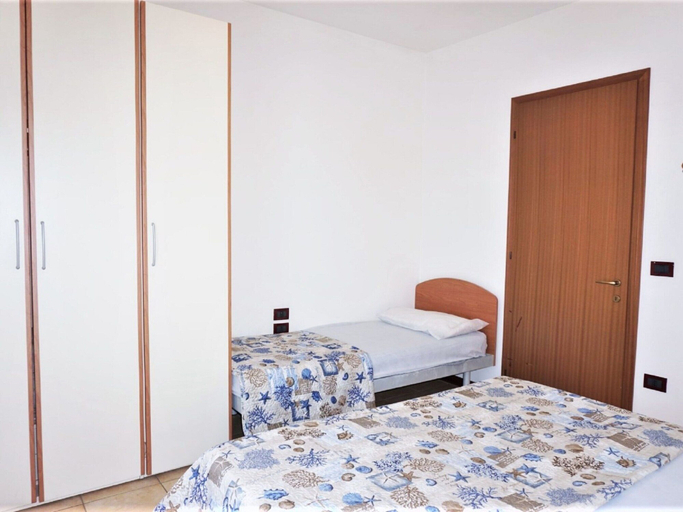 Room 5, Pleasant One-bedroom Villa With Pool, Venezia