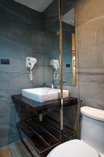 Bathroom 10