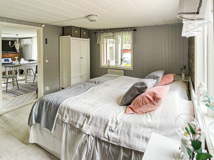 Room 5, 5 Person Holiday Home in Haradsback, Älmhult