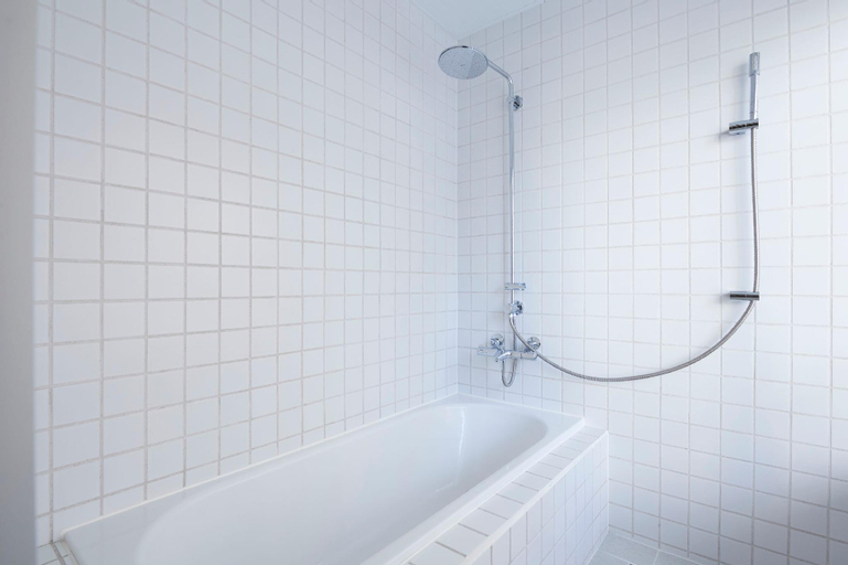 Bathroom 16