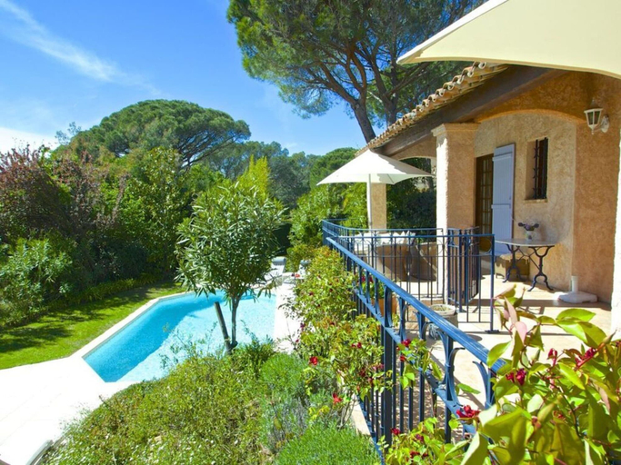 Balcony, Ami - Saint Raphael Comfortable Holiday Residence, Var