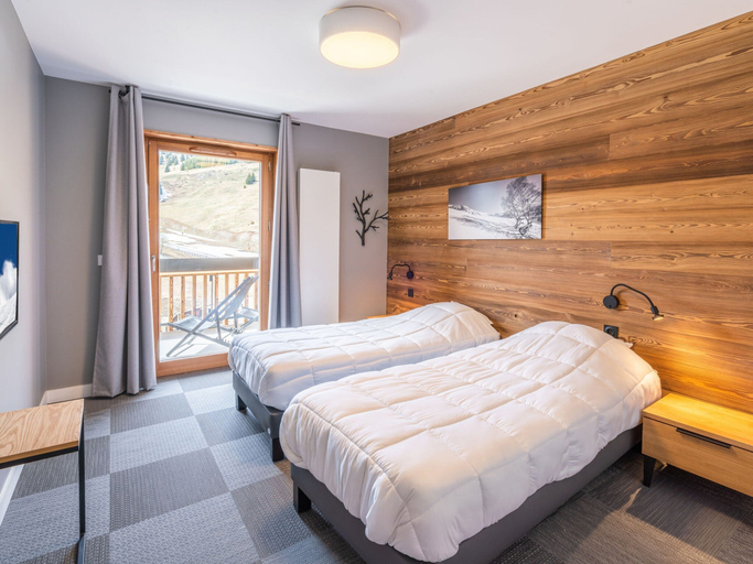 Bedroom 3, Chalet in Auris-en-oisans With Balcony, Isère