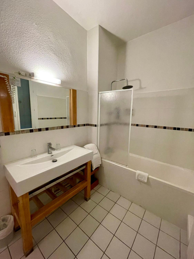 Bathroom 3, Hotel Colisee-Verdun Centre Gare Saint-Roch, Hérault