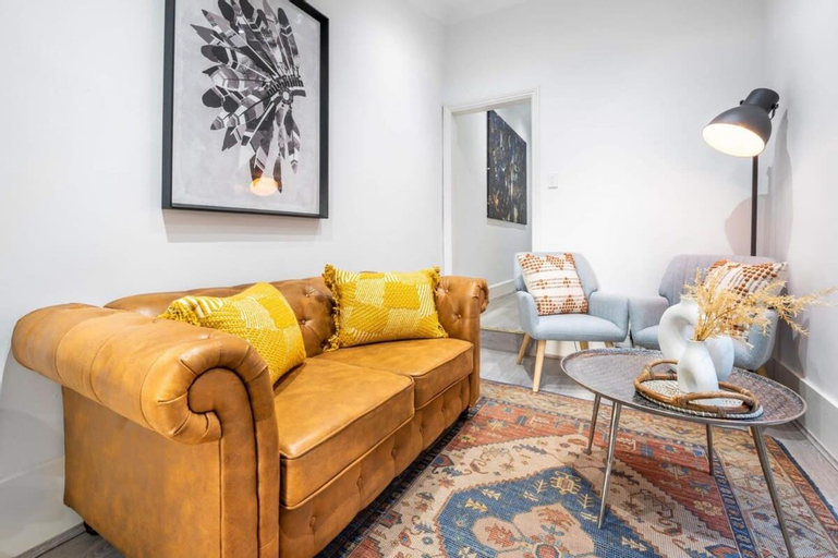 Others 4, Contemporary 2-Bed House in Trendy Enmore, Marrickville