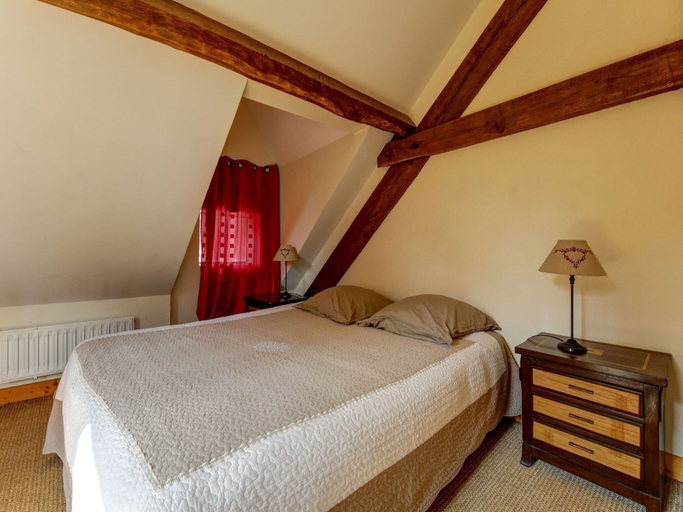 Others 5, Pleasant Holiday Home in Raizeux With Garden, Yvelines