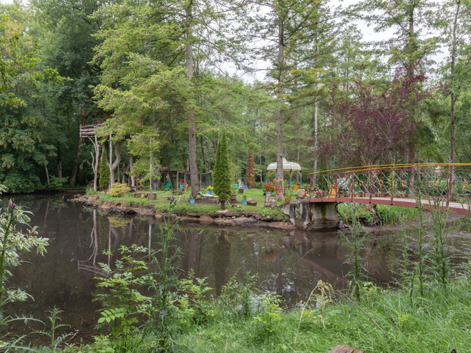 Others 5, Holiday Home in a Park in Raizeux With Terrace, Yvelines