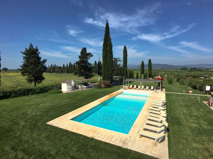 Pool 4, Holiday Home in Braccagni With Wellness & Golf, Grosseto