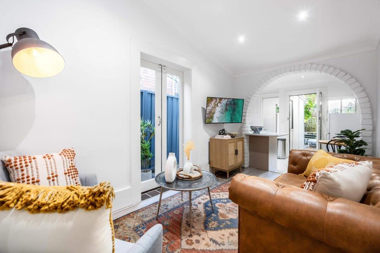 Others 5, Contemporary 2-Bed House in Trendy Enmore, Marrickville