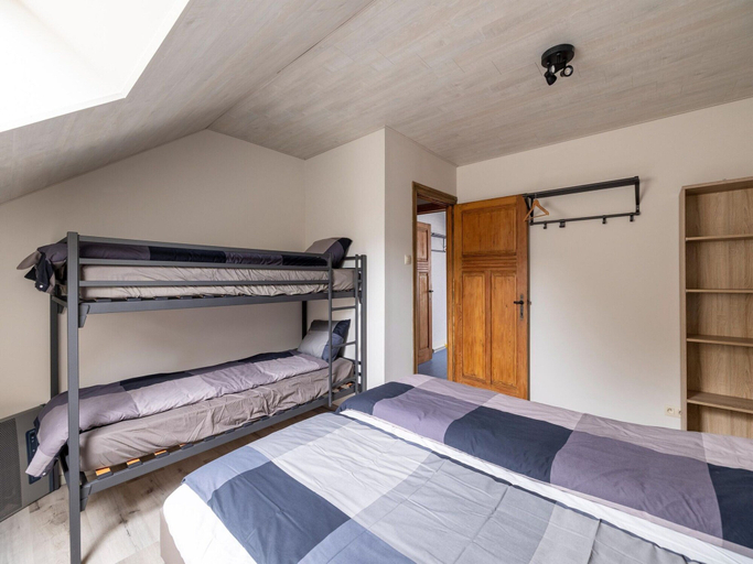 Room 3, Beautiful Holiday Home in Dinant With Garden, Namur