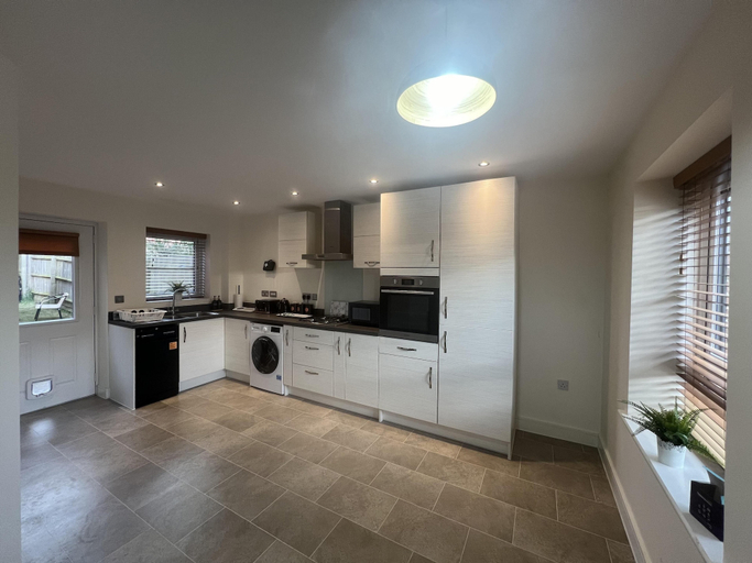 Private kitchen 5, Cozy Retreat Sleeps 9 With Garden, Worcestershire