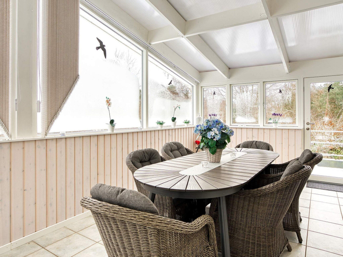 Dining 2, 10 Person Holiday Home in Farevejle, Odsherred