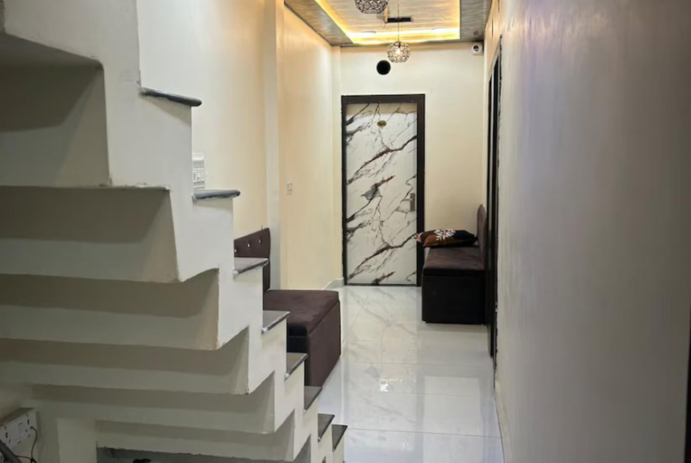 Public Area 2, Goroomgo Hotel Winter Ujjain, Ujjain