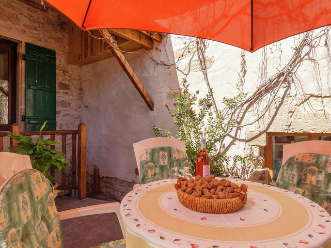Others 2, Spacious House With Heated Pool and Sauna, Dordogne