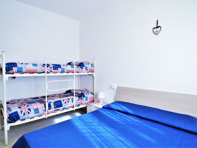 Bedroom 2, Apartment in Rosolina Mare Near the Sea, Rovigo