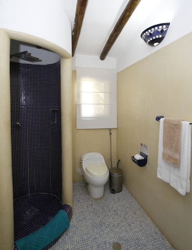 Bathroom 3, Stevie WonderLand, Díaz