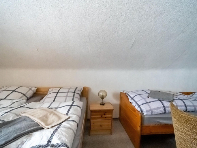 Room 5, Cozy Holiday Home With Terrace and Garden, Ilm-Kreis