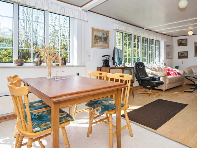 Dining 5, 4 Person Holiday Home in Odder, Odder