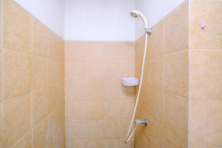 Bathroom 5, Modern Look Studio at Kebagusan City Apartment By Travelio, South Jakarta