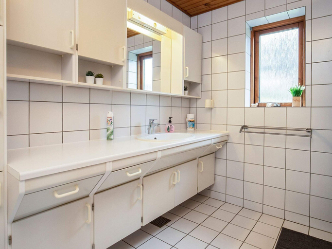 Bathroom 5, 10 Person Holiday Home in Karby, Morsø