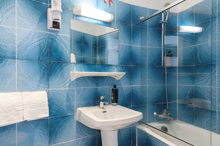 Bathroom 4, Hôtel Ambassadeur, Paris