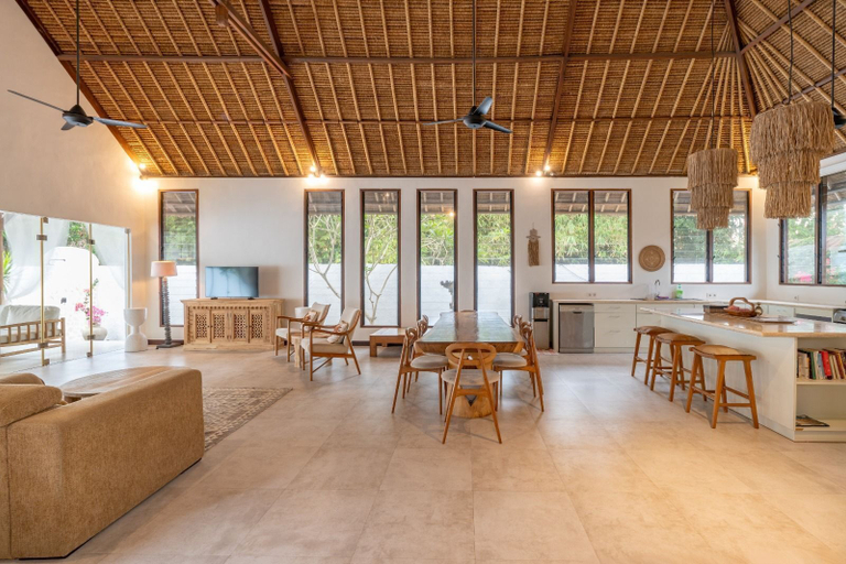 Food & Drinks 5, Castaway Resort, Klungkung