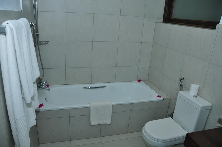 Bathroom 4, The Lakeside at Nuwarawewa, N. Palatha East