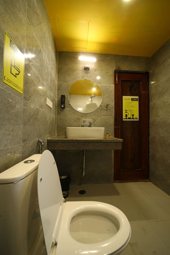 Bathroom 3, Weekends Forever Max Laxman Jhula, Garhwal