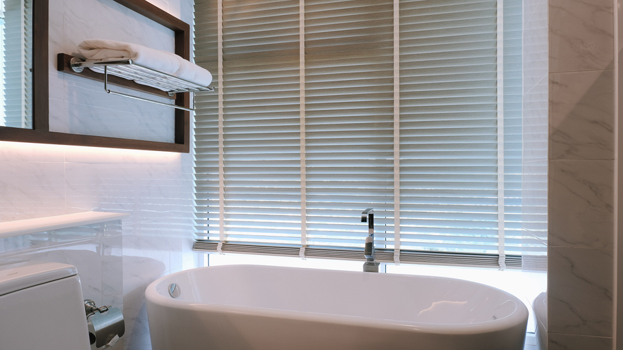Bathroom 5, Sichon Tesoro, Sichon