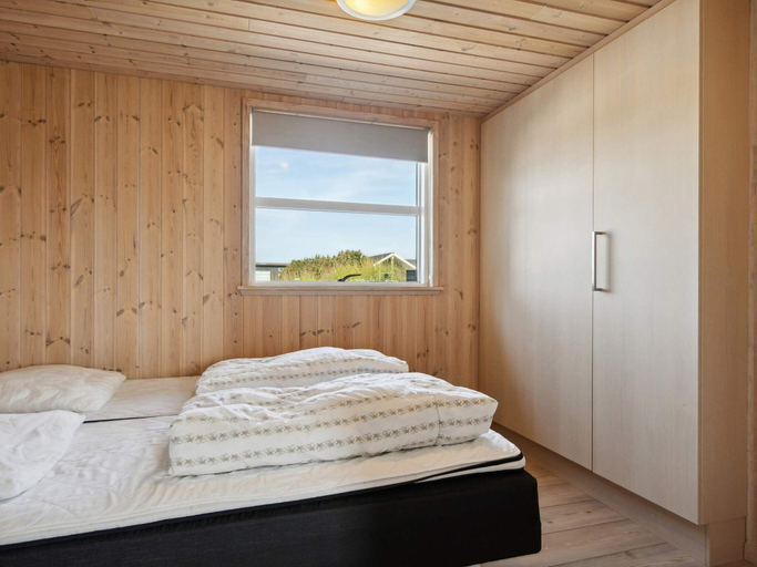 Bedroom 4, 5 Star Holiday Home in Lokken, Hjørring
