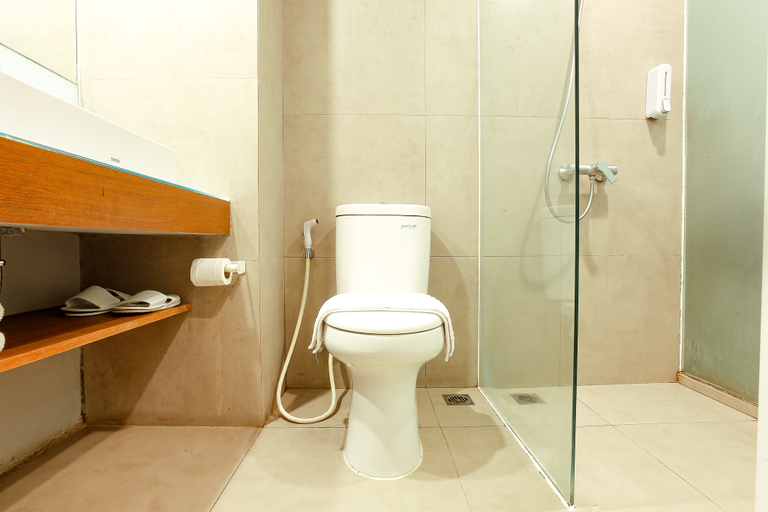 Bathroom 12