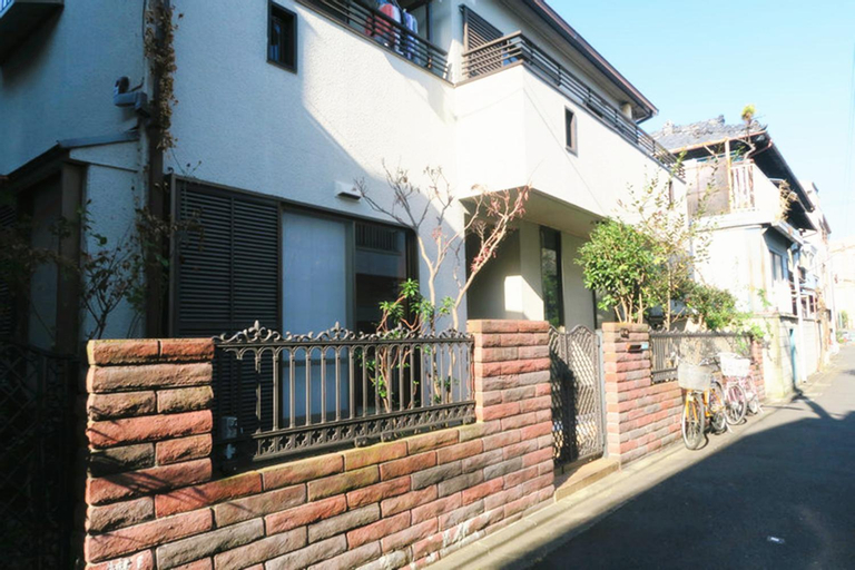 Exterior & Views