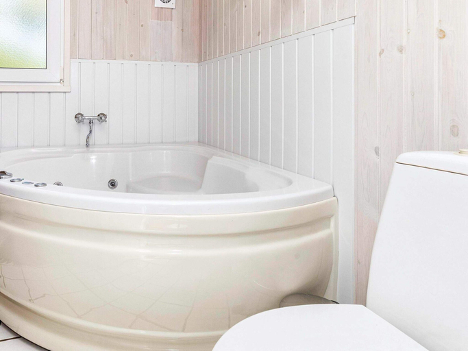 Bathroom, 4 Star Holiday Home in Lokken, Jammerbugt