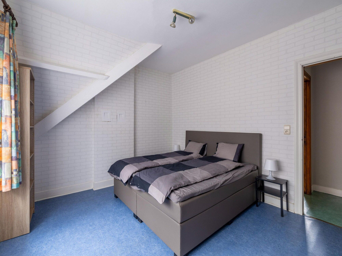 Room 4, Beautiful Holiday Home in Dinant With Garden, Namur