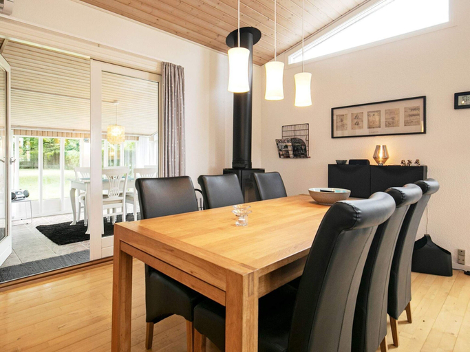 Dining 2, 4 Person Holiday Home in Esbjerg V, Esbjerg