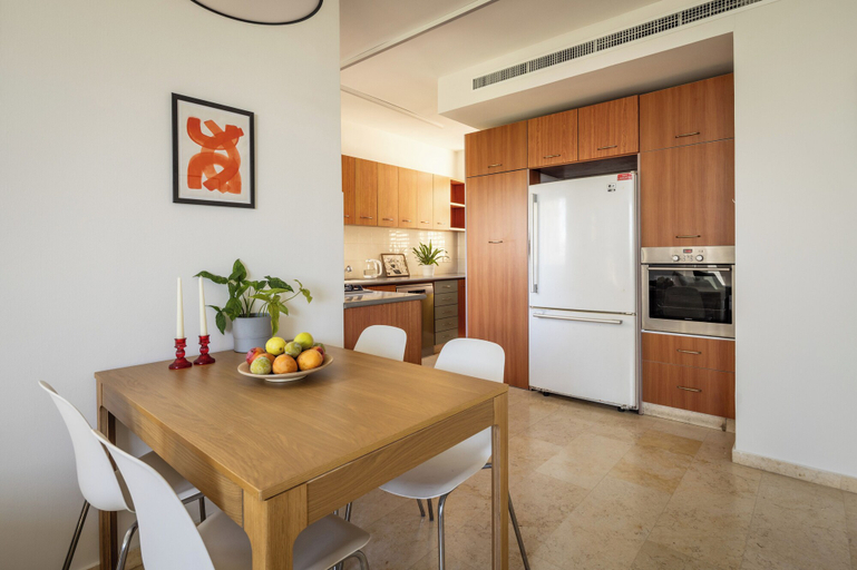 In-room dining 4, Old North Green Oasis by Sea N' Rent