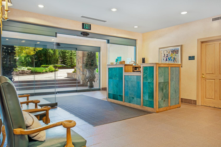 Public Area, The Galatyn Lodge, Eagle