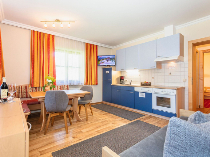Others 4, Elegant Apartment Near the ski bus, Zell am See
