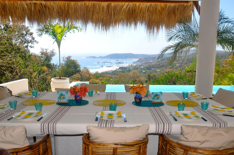 Food & Drinks 4, Casa Cometa, Dist. Pochutla
