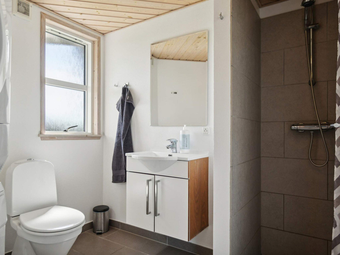 Bathroom 5, 5 Star Holiday Home in Lokken, Hjørring
