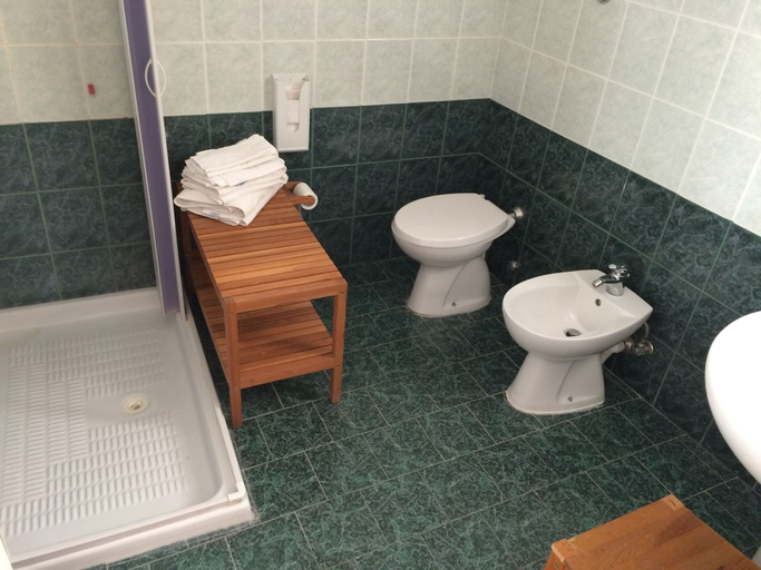 Bathroom 5, Hotel Rocca sul Mare, Foggia