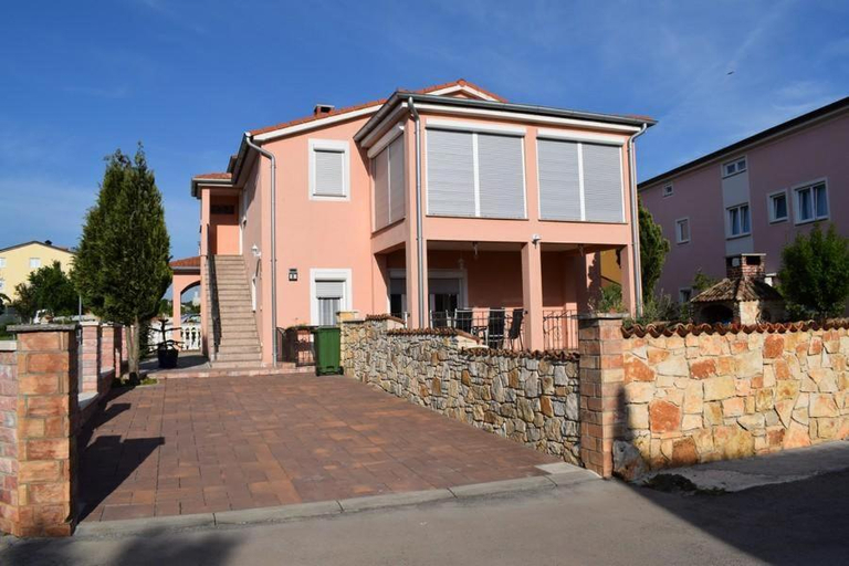 Others 3, Apartment Zora, Novigrad
